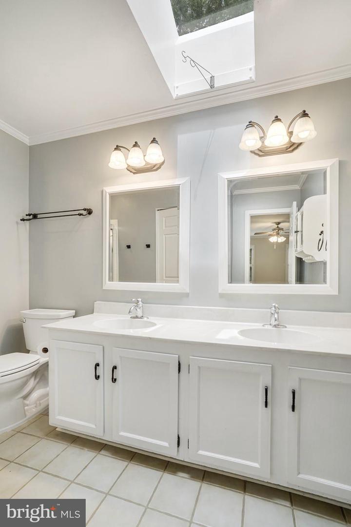 5926 CLERMONT LANDING CT, BURKE, Virginia 22015, 4 Bedrooms Bedrooms, ,3 BathroomsBathrooms,Residential,For sale,5926 CLERMONT LANDING CT,VAFX2242000 MLS # VAFX2242000