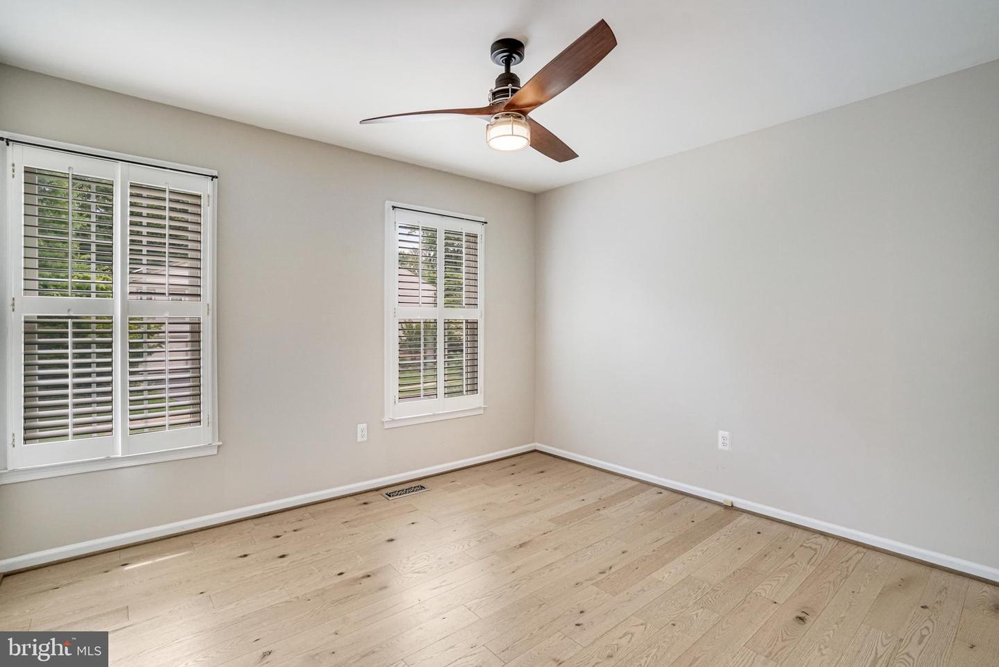 5926 CLERMONT LANDING CT, BURKE, Virginia 22015, 4 Bedrooms Bedrooms, ,3 BathroomsBathrooms,Residential,For sale,5926 CLERMONT LANDING CT,VAFX2242000 MLS # VAFX2242000
