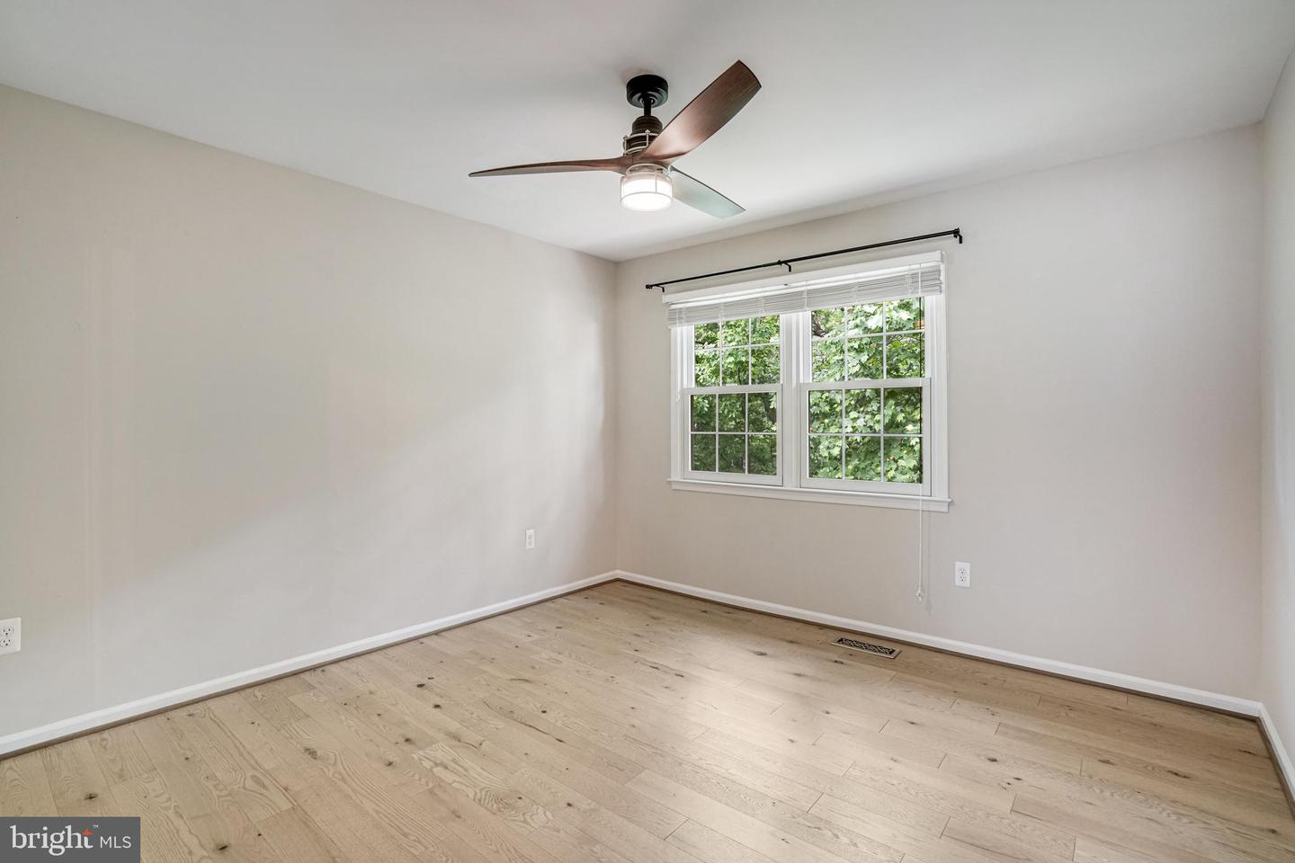 5926 CLERMONT LANDING CT, BURKE, Virginia 22015, 4 Bedrooms Bedrooms, ,3 BathroomsBathrooms,Residential,For sale,5926 CLERMONT LANDING CT,VAFX2242000 MLS # VAFX2242000