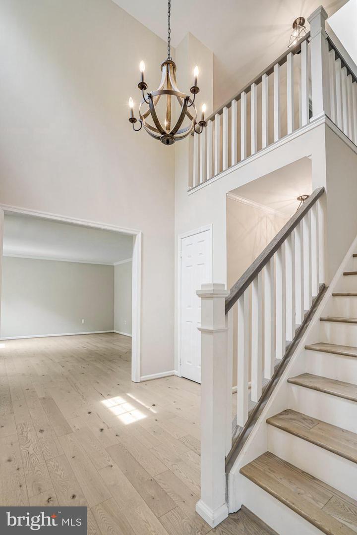 5926 CLERMONT LANDING CT, BURKE, Virginia 22015, 4 Bedrooms Bedrooms, ,3 BathroomsBathrooms,Residential,For sale,5926 CLERMONT LANDING CT,VAFX2242000 MLS # VAFX2242000