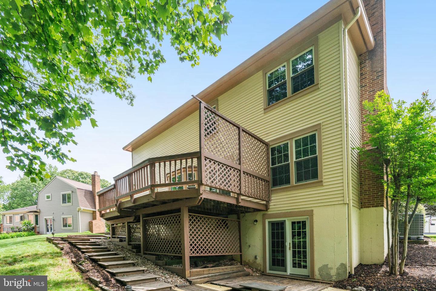 5926 CLERMONT LANDING CT, BURKE, Virginia 22015, 4 Bedrooms Bedrooms, ,3 BathroomsBathrooms,Residential,For sale,5926 CLERMONT LANDING CT,VAFX2242000 MLS # VAFX2242000