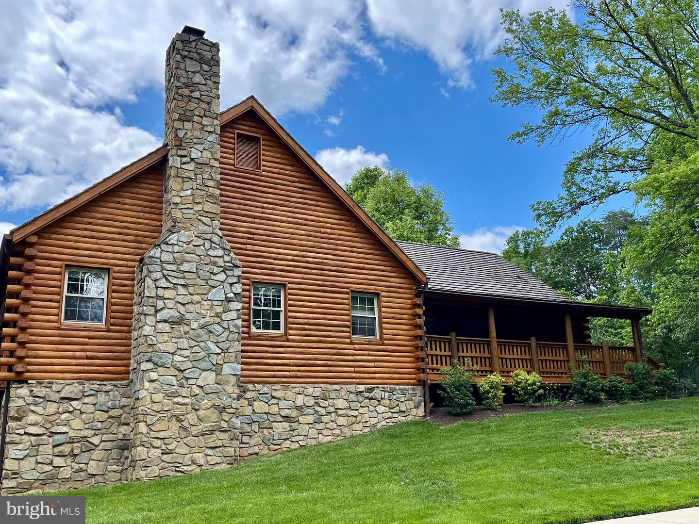 5926 CLERMONT LANDING CT, BURKE, Virginia 22015, 4 Bedrooms Bedrooms, ,3 BathroomsBathrooms,Residential,For sale,5926 CLERMONT LANDING CT,VAFX2242000 MLS # VAFX2242000
