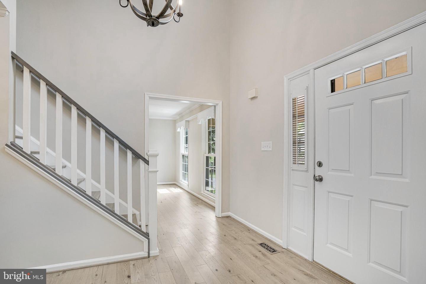 5926 CLERMONT LANDING CT, BURKE, Virginia 22015, 4 Bedrooms Bedrooms, ,3 BathroomsBathrooms,Residential,For sale,5926 CLERMONT LANDING CT,VAFX2242000 MLS # VAFX2242000
