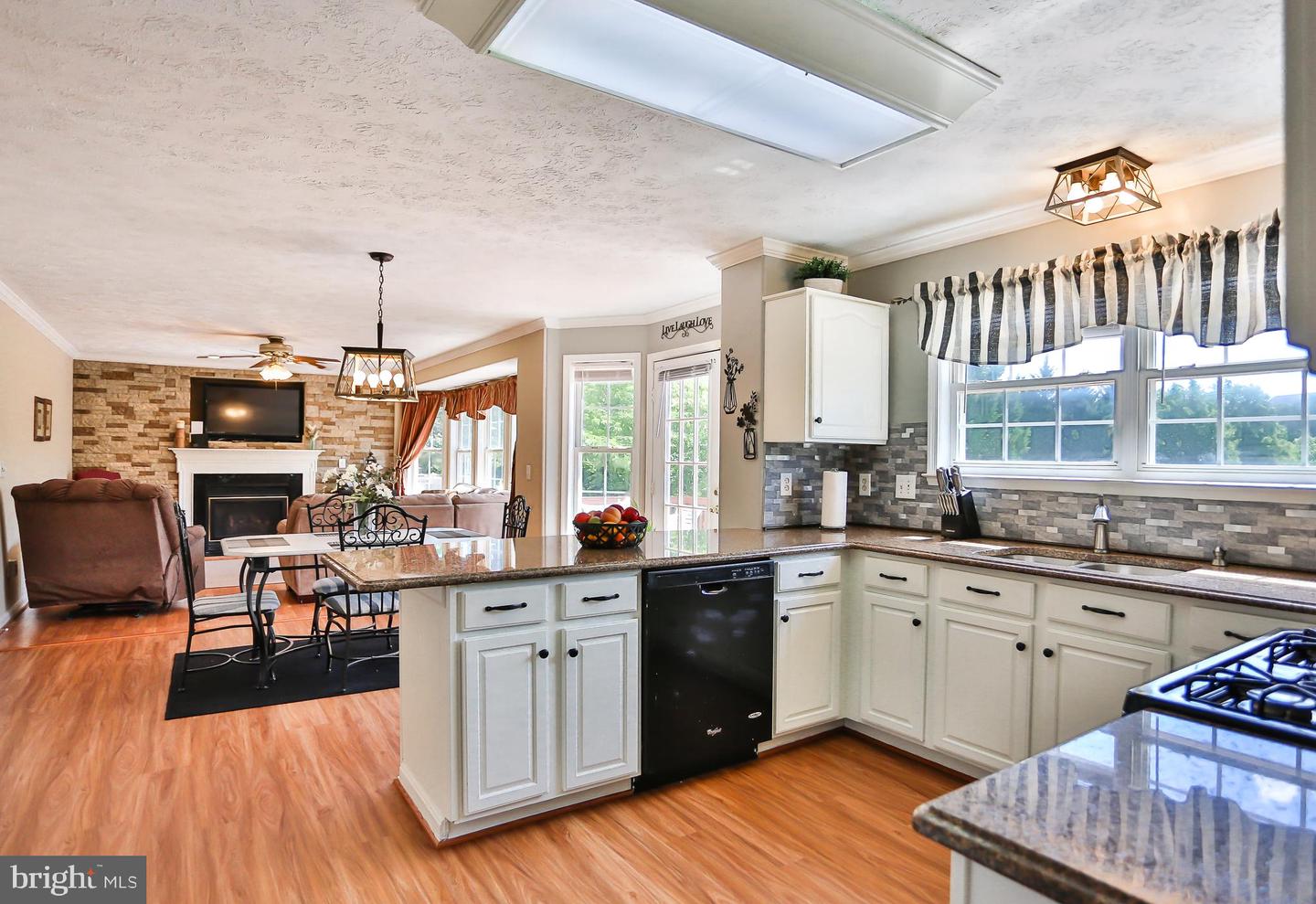 2 JAMESTOWN CT, STAFFORD, Virginia 22554, 4 Bedrooms Bedrooms, ,3 BathroomsBathrooms,Residential,For sale,2 JAMESTOWN CT,VAST2039170 MLS # VAST2039170