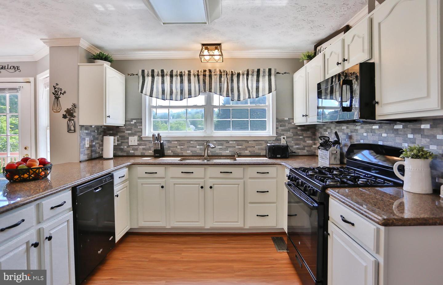 2 JAMESTOWN CT, STAFFORD, Virginia 22554, 4 Bedrooms Bedrooms, ,3 BathroomsBathrooms,Residential,For sale,2 JAMESTOWN CT,VAST2039170 MLS # VAST2039170