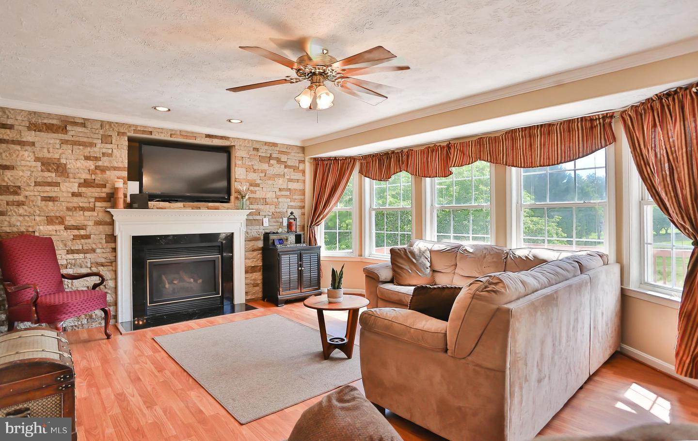 2 JAMESTOWN CT, STAFFORD, Virginia 22554, 4 Bedrooms Bedrooms, ,3 BathroomsBathrooms,Residential,For sale,2 JAMESTOWN CT,VAST2039170 MLS # VAST2039170