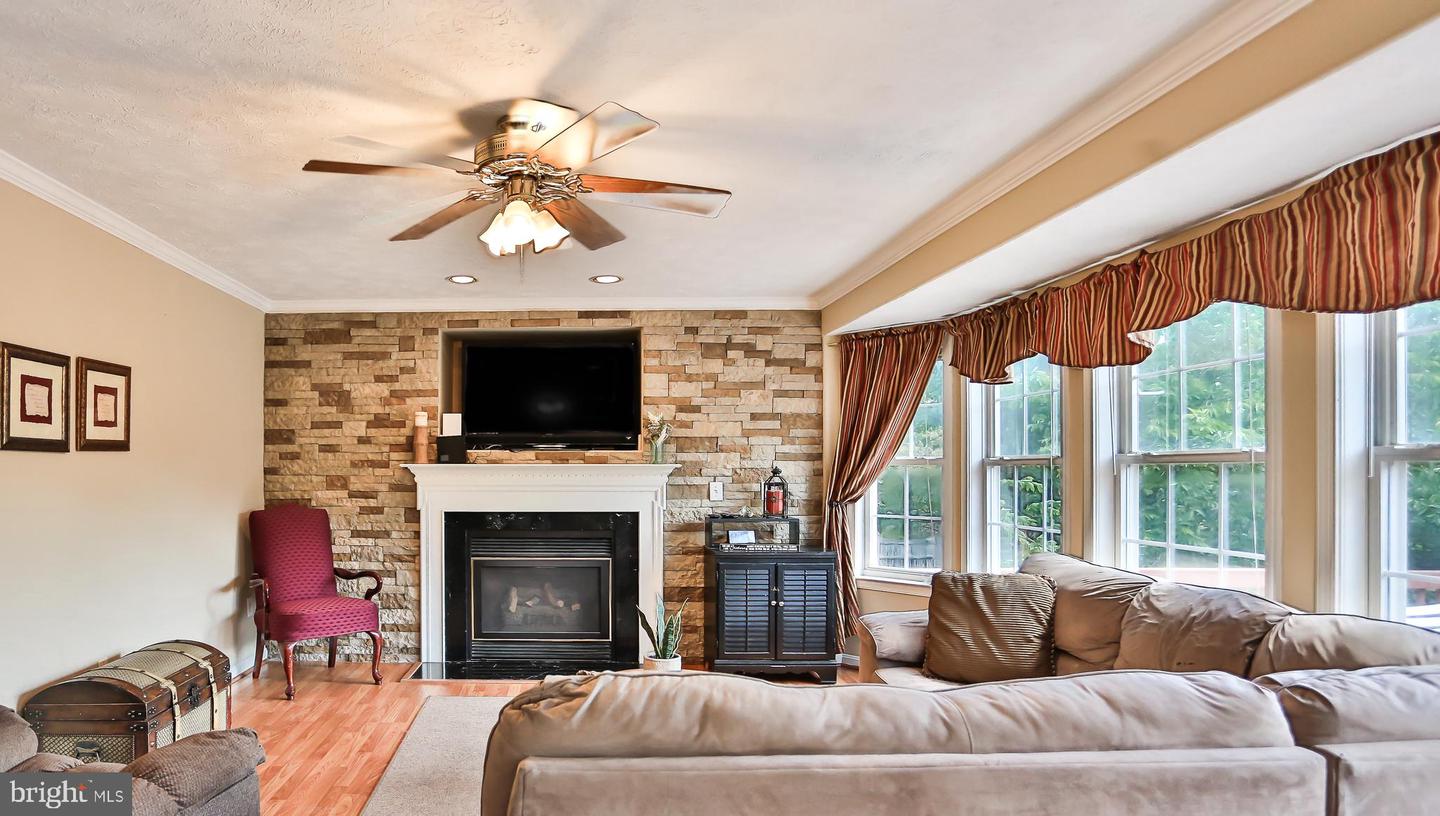 2 JAMESTOWN CT, STAFFORD, Virginia 22554, 4 Bedrooms Bedrooms, ,3 BathroomsBathrooms,Residential,For sale,2 JAMESTOWN CT,VAST2039170 MLS # VAST2039170