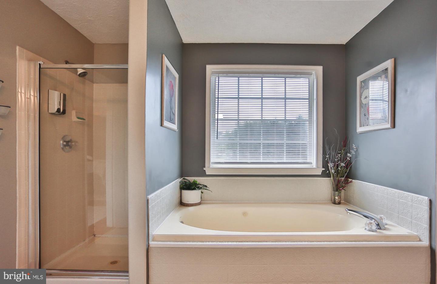 2 JAMESTOWN CT, STAFFORD, Virginia 22554, 4 Bedrooms Bedrooms, ,3 BathroomsBathrooms,Residential,For sale,2 JAMESTOWN CT,VAST2039170 MLS # VAST2039170