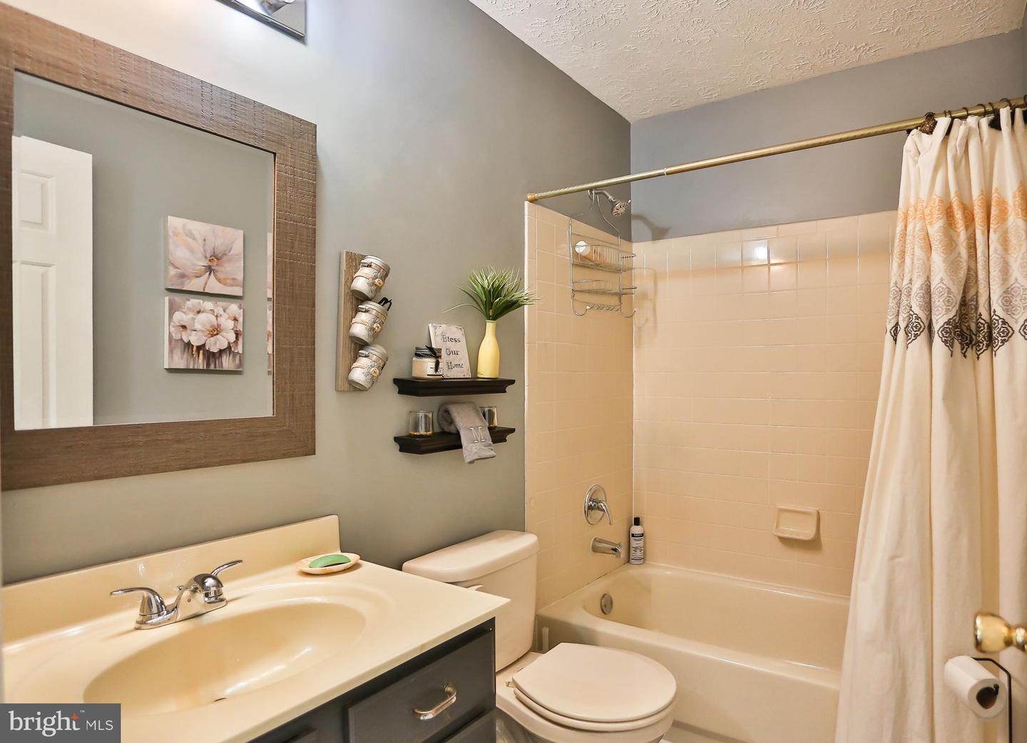 2 JAMESTOWN CT, STAFFORD, Virginia 22554, 4 Bedrooms Bedrooms, ,3 BathroomsBathrooms,Residential,For sale,2 JAMESTOWN CT,VAST2039170 MLS # VAST2039170