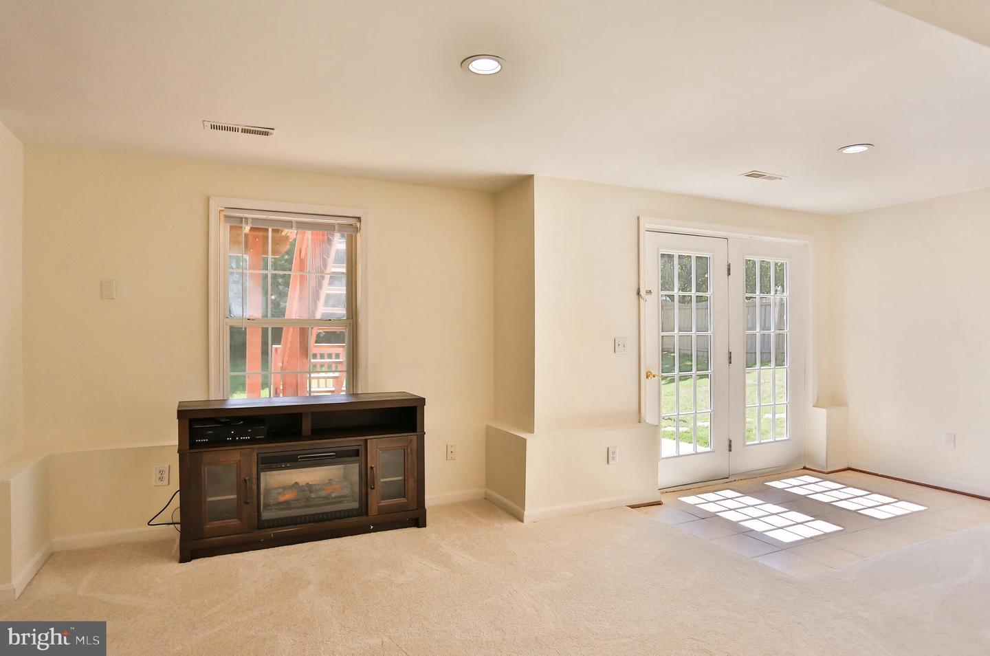 2 JAMESTOWN CT, STAFFORD, Virginia 22554, 4 Bedrooms Bedrooms, ,3 BathroomsBathrooms,Residential,For sale,2 JAMESTOWN CT,VAST2039170 MLS # VAST2039170