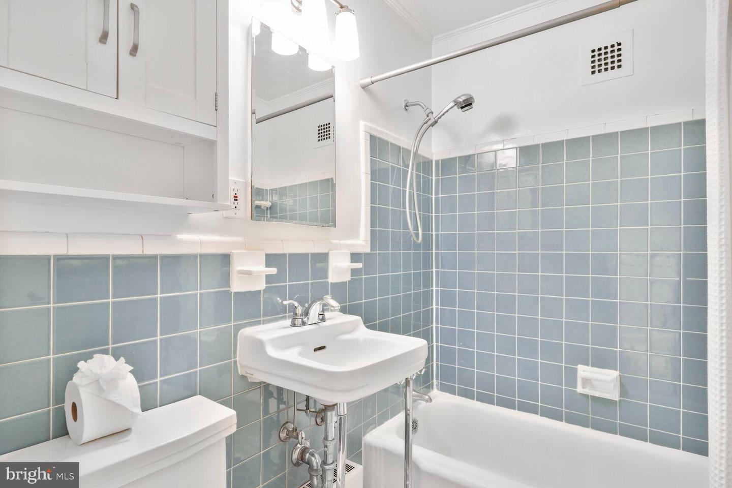 305 C ST NE #210, WASHINGTON, District Of Columbia 20002, ,1 BathroomBathrooms,Residential,For sale,305 C ST NE #210,DCDC2202718 MLS # DCDC2202718