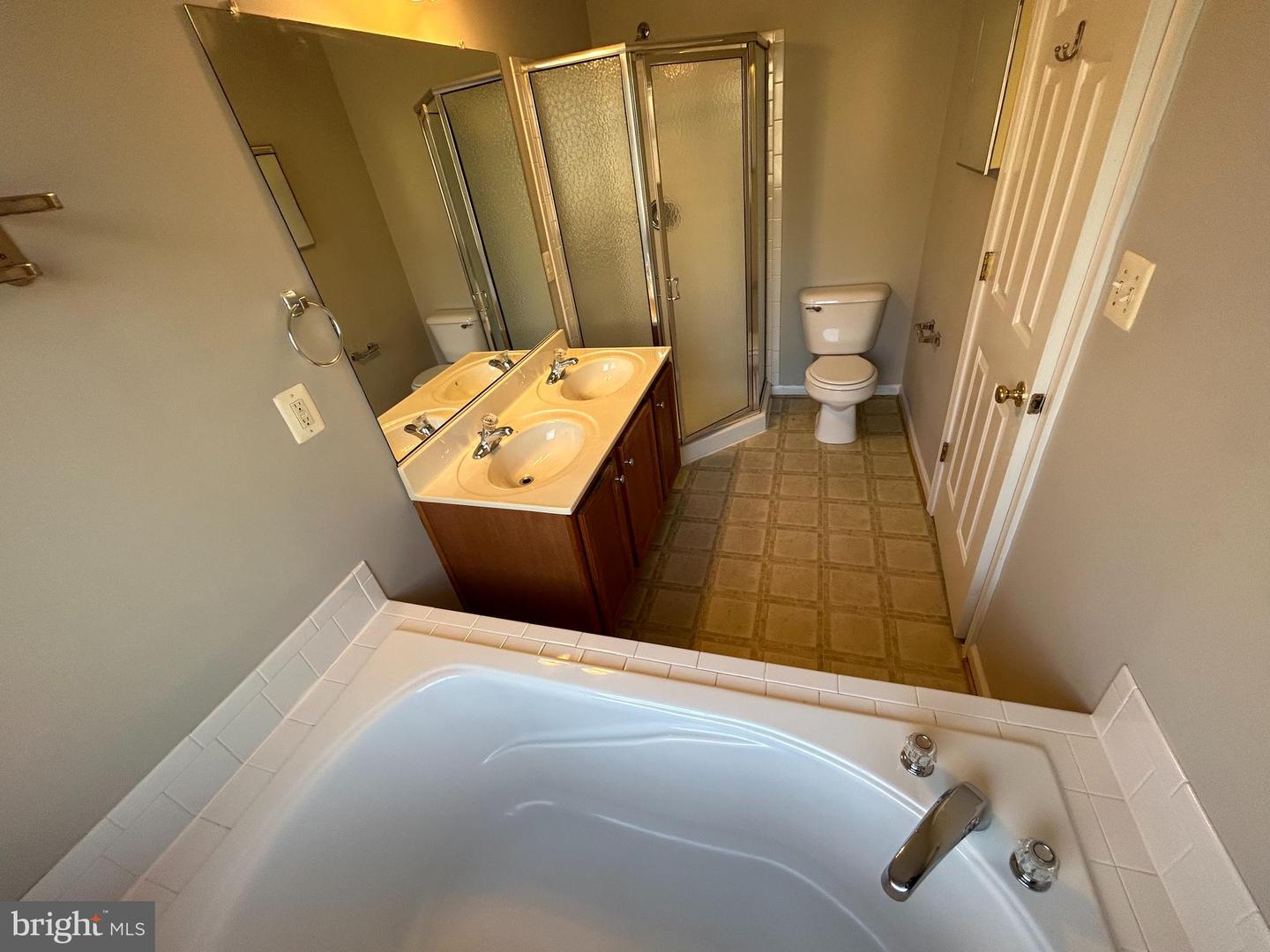 4213 NORMANDY CT, FREDERICKSBURG, Virginia 22408, 3 Bedrooms Bedrooms, ,3 BathroomsBathrooms,Residential,For sale,4213 NORMANDY CT,VASP2033506 MLS # VASP2033506