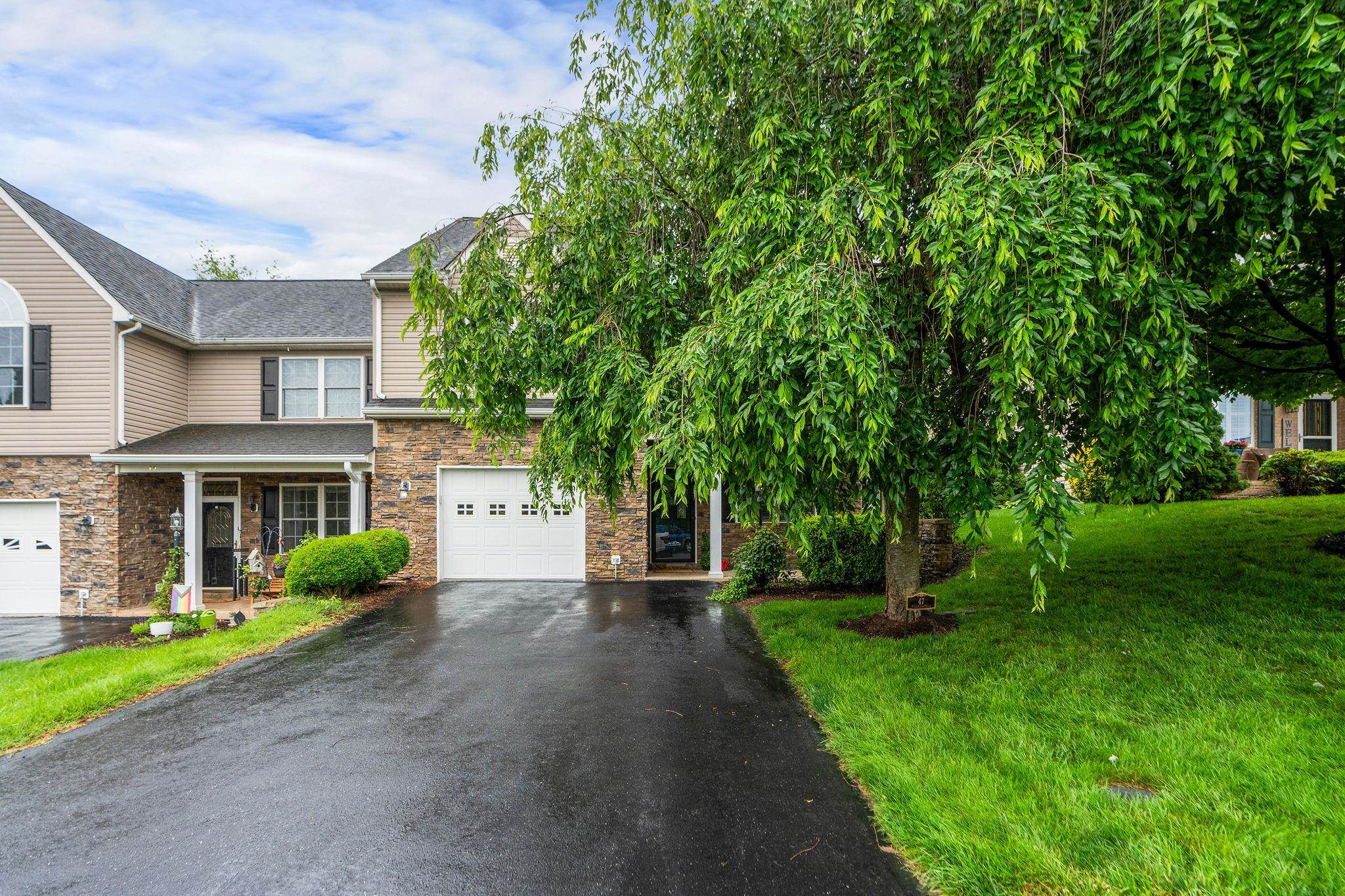 47 VILLA VIEW DR, STAUNTON, Virginia 24401, 3 Bedrooms Bedrooms, ,2 BathroomsBathrooms,Residential,47 VILLA VIEW DR,665110 MLS # 665110