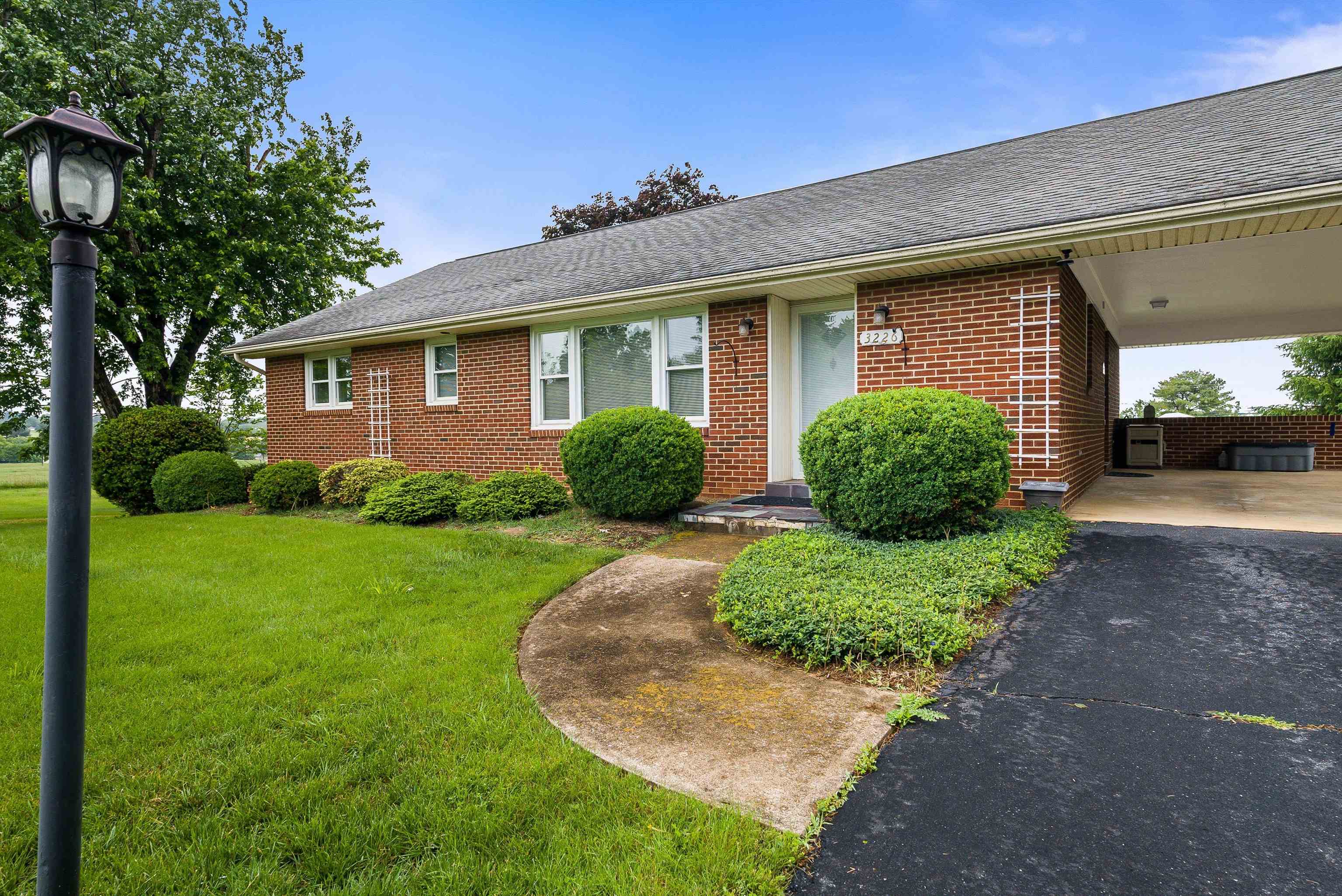 3226 OLD THIRTY THREE RD, ROCKINGHAM, Virginia 22801, 4 Bedrooms Bedrooms, ,2 BathroomsBathrooms,Residential,Kratz,3226 OLD THIRTY THREE RD,665111 MLS # 665111