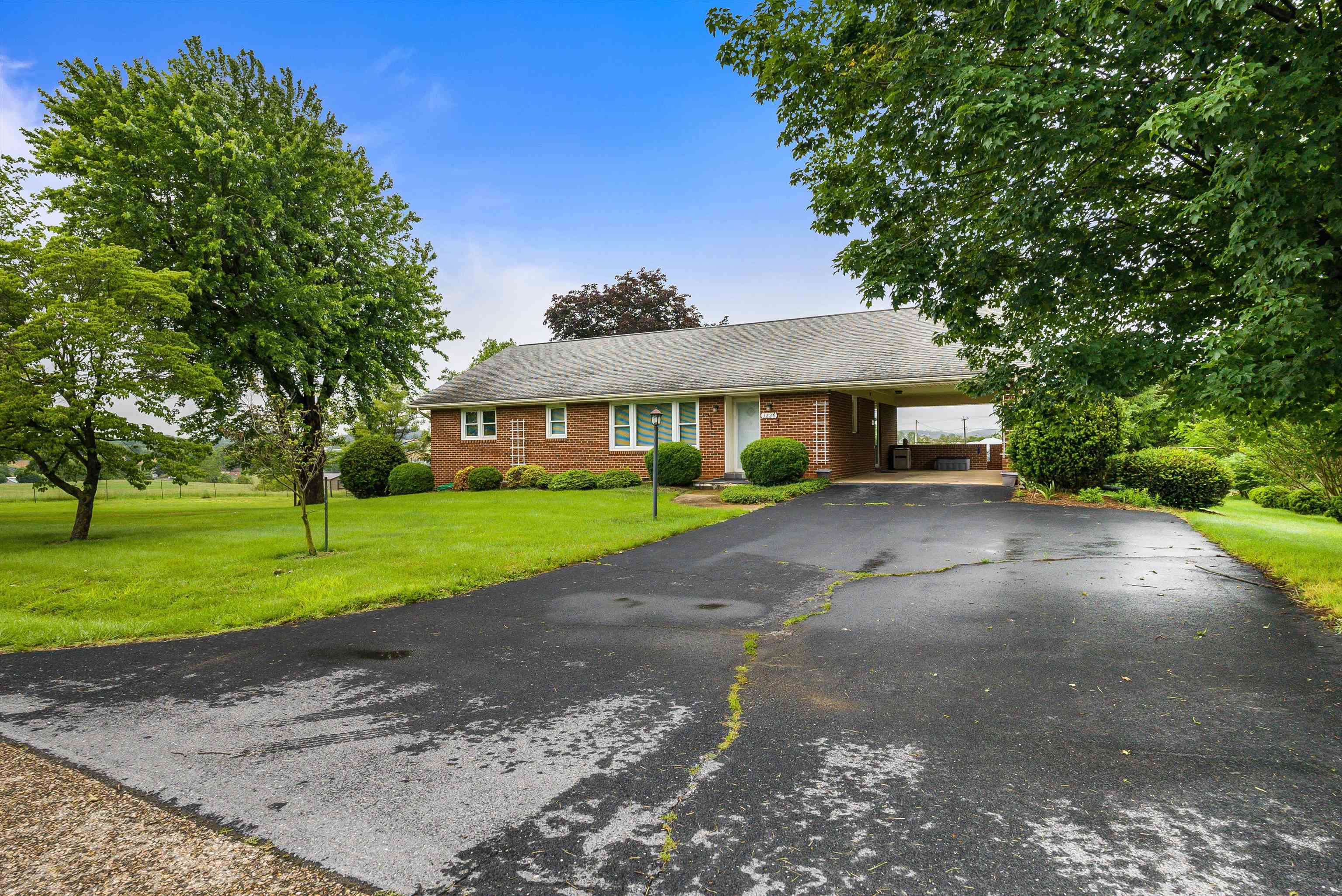 3226 OLD THIRTY THREE RD, ROCKINGHAM, Virginia 22801, 4 Bedrooms Bedrooms, ,2 BathroomsBathrooms,Residential,Kratz,3226 OLD THIRTY THREE RD,665111 MLS # 665111