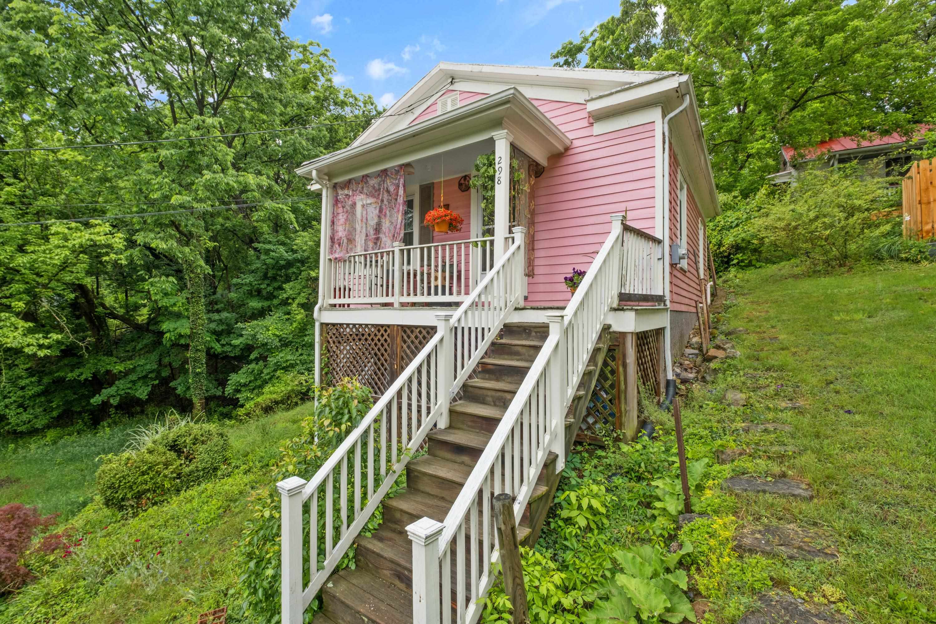 298 FILLMORE ST, STAUNTON, Virginia 24401, 1 Bedroom Bedrooms, ,1 BathroomBathrooms,Residential,Little Pink Cottage On The Hill,298 FILLMORE ST,665115 MLS # 665115