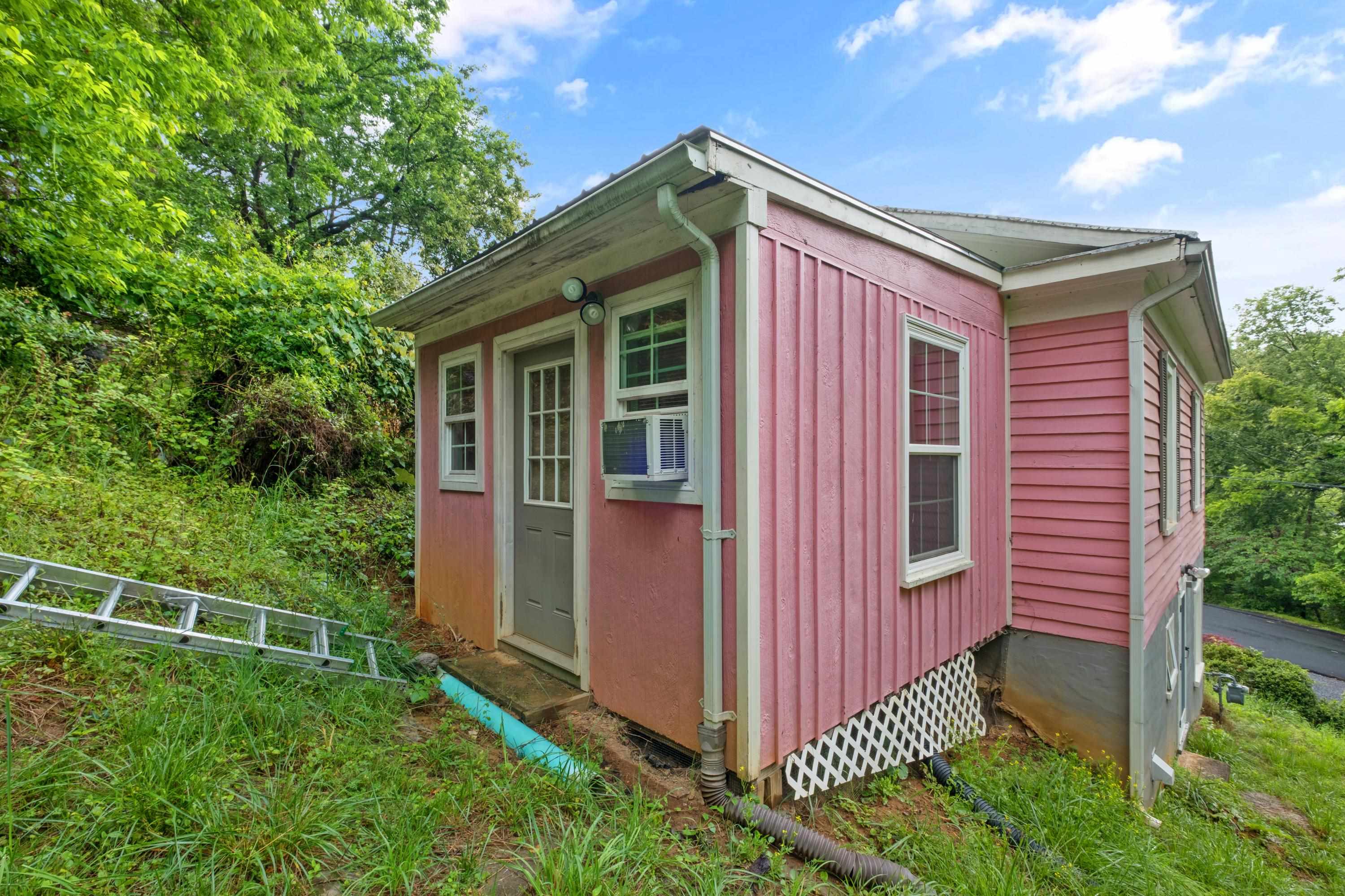298 FILLMORE ST, STAUNTON, Virginia 24401, 1 Bedroom Bedrooms, ,1 BathroomBathrooms,Residential,Little Pink Cottage On The Hill,298 FILLMORE ST,665115 MLS # 665115