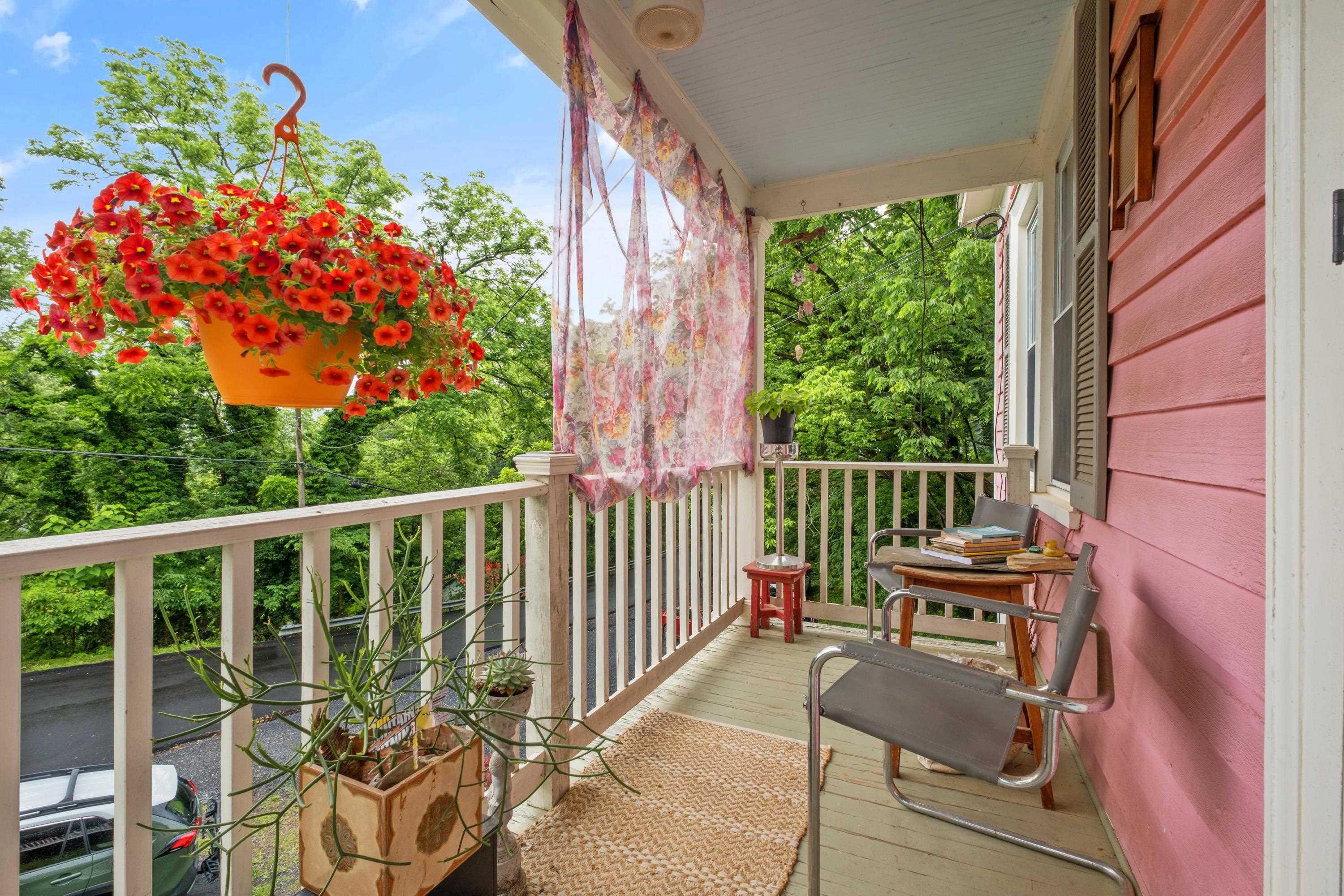 298 FILLMORE ST, STAUNTON, Virginia 24401, 1 Bedroom Bedrooms, ,1 BathroomBathrooms,Residential,Little Pink Cottage On The Hill,298 FILLMORE ST,665115 MLS # 665115