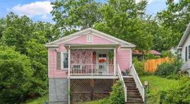 298 FILLMORE ST, STAUNTON, Virginia 24401, 1 Bedroom Bedrooms, ,1 BathroomBathrooms,Residential,Little Pink Cottage On The Hill,298 FILLMORE ST,665115 MLS # 665115
