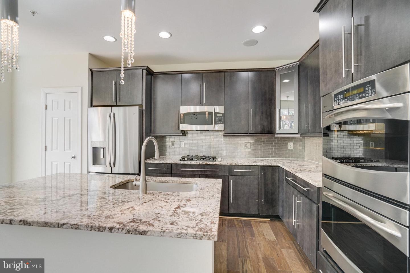 2082 HUTCHISON GROVE CT, FALLS CHURCH, Virginia 22043, 3 Bedrooms Bedrooms, ,3 BathroomsBathrooms,Residential,For sale,2082 HUTCHISON GROVE CT,VAFX2243916 MLS # VAFX2243916