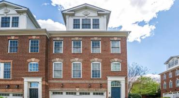 2082 HUTCHISON GROVE CT, FALLS CHURCH, Virginia 22043, 3 Bedrooms Bedrooms, ,3 BathroomsBathrooms,Residential,For sale,2082 HUTCHISON GROVE CT,VAFX2243916 MLS # VAFX2243916
