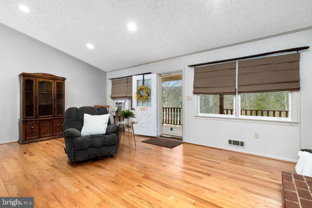 181 4 WHEEL DR, WARM SPRINGS, Virginia 24484, 3 Bedrooms Bedrooms, ,3 BathroomsBathrooms,Residential,For sale,181 4 WHEEL DR,VABT2000036 MLS # VABT2000036