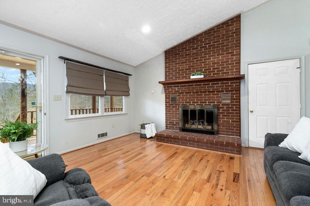 181 4 WHEEL DR, WARM SPRINGS, Virginia 24484, 3 Bedrooms Bedrooms, ,3 BathroomsBathrooms,Residential,For sale,181 4 WHEEL DR,VABT2000036 MLS # VABT2000036