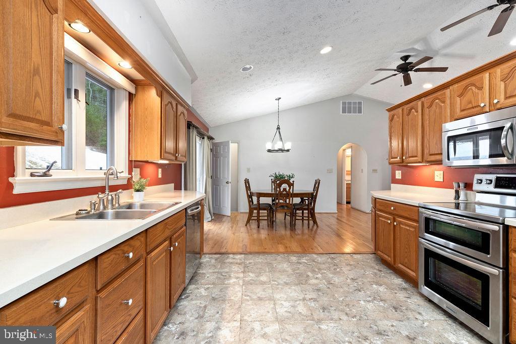 181 4 WHEEL DR, WARM SPRINGS, Virginia 24484, 3 Bedrooms Bedrooms, ,3 BathroomsBathrooms,Residential,For sale,181 4 WHEEL DR,VABT2000036 MLS # VABT2000036