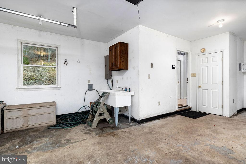 181 4 WHEEL DR, WARM SPRINGS, Virginia 24484, 3 Bedrooms Bedrooms, ,3 BathroomsBathrooms,Residential,For sale,181 4 WHEEL DR,VABT2000036 MLS # VABT2000036