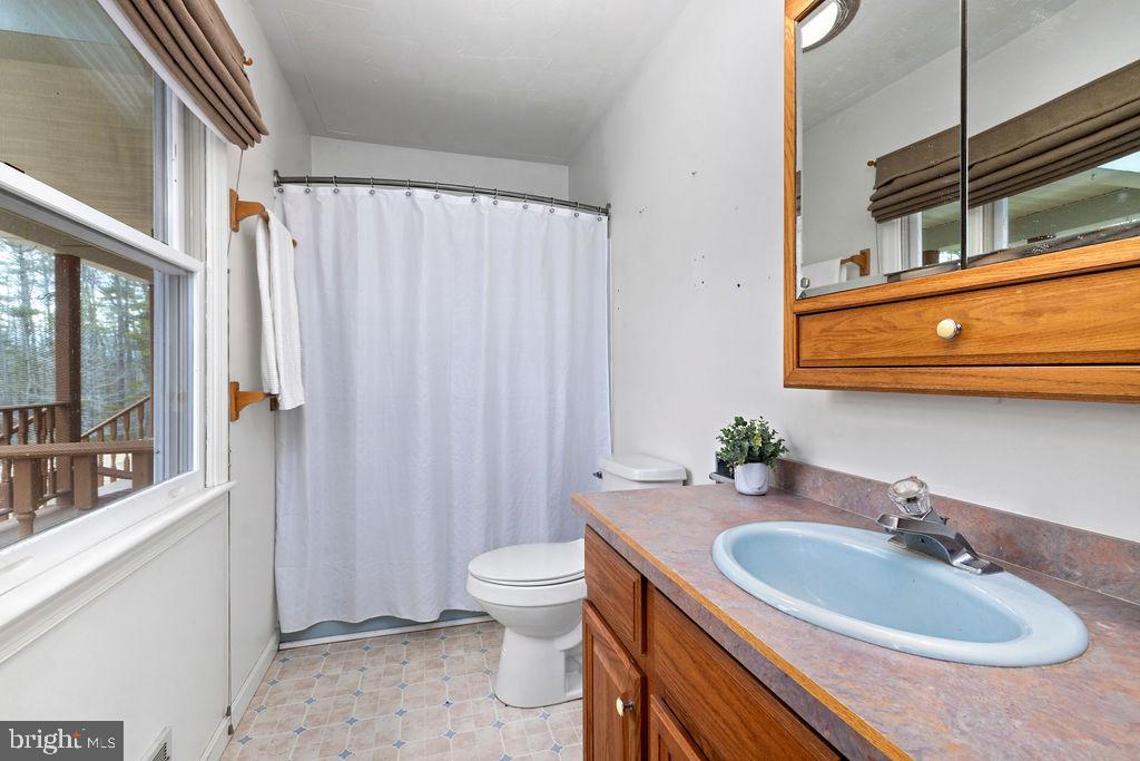 181 4 WHEEL DR, WARM SPRINGS, Virginia 24484, 3 Bedrooms Bedrooms, ,3 BathroomsBathrooms,Residential,For sale,181 4 WHEEL DR,VABT2000036 MLS # VABT2000036