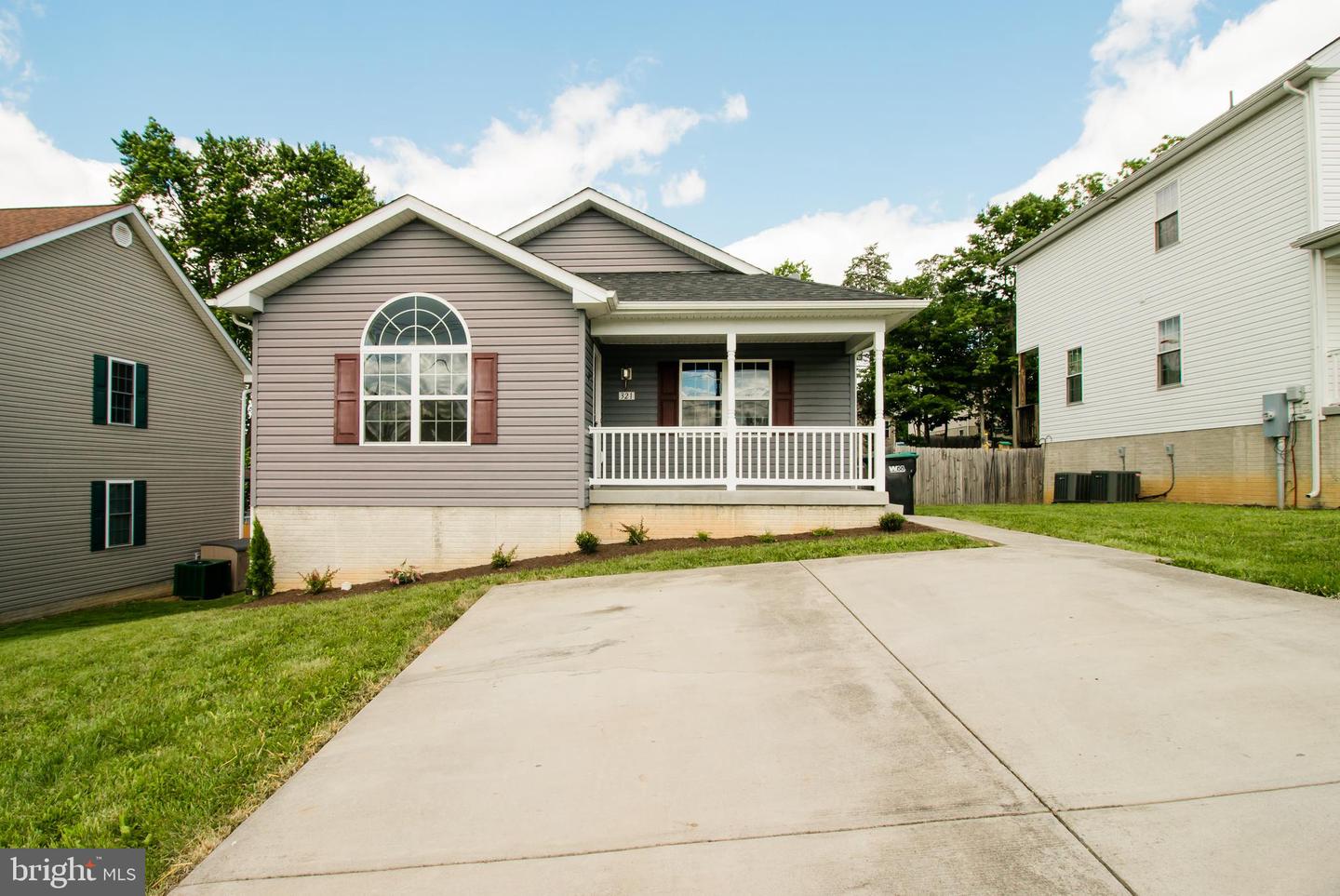 321 STICKLEY ST, STRASBURG, Virginia 22657, 3 Bedrooms Bedrooms, ,2 BathroomsBathrooms,Residential,For sale,321 STICKLEY ST,VASH2011594 MLS # VASH2011594