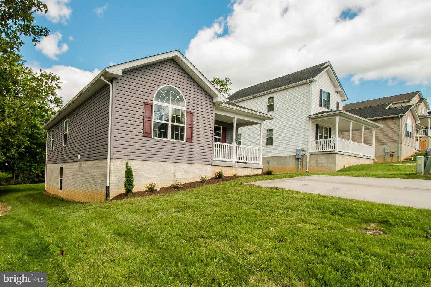 321 STICKLEY ST, STRASBURG, Virginia 22657, 3 Bedrooms Bedrooms, ,2 BathroomsBathrooms,Residential,For sale,321 STICKLEY ST,VASH2011594 MLS # VASH2011594