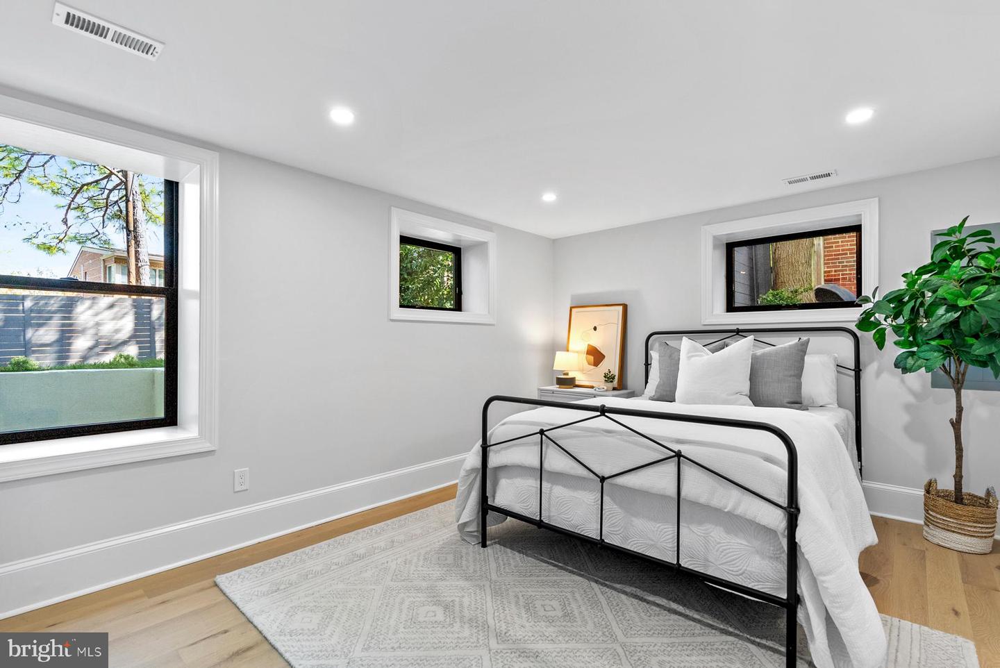 5173 LINNEAN TER NW, WASHINGTON, District Of Columbia 20008, 4 Bedrooms Bedrooms, ,4 BathroomsBathrooms,Residential,For sale,5173 LINNEAN TER NW,DCDC2203052 MLS # DCDC2203052