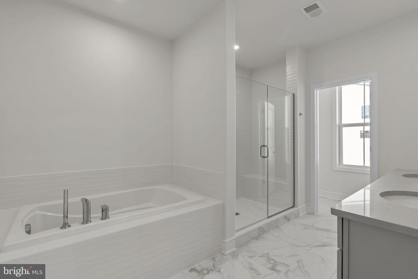 43294 FARRINGDON SQ, BROADLANDS, Virginia 20148, 3 Bedrooms Bedrooms, ,2 BathroomsBathrooms,Residential,For sale,43294 FARRINGDON SQ,VALO2098216 MLS # VALO2098216
