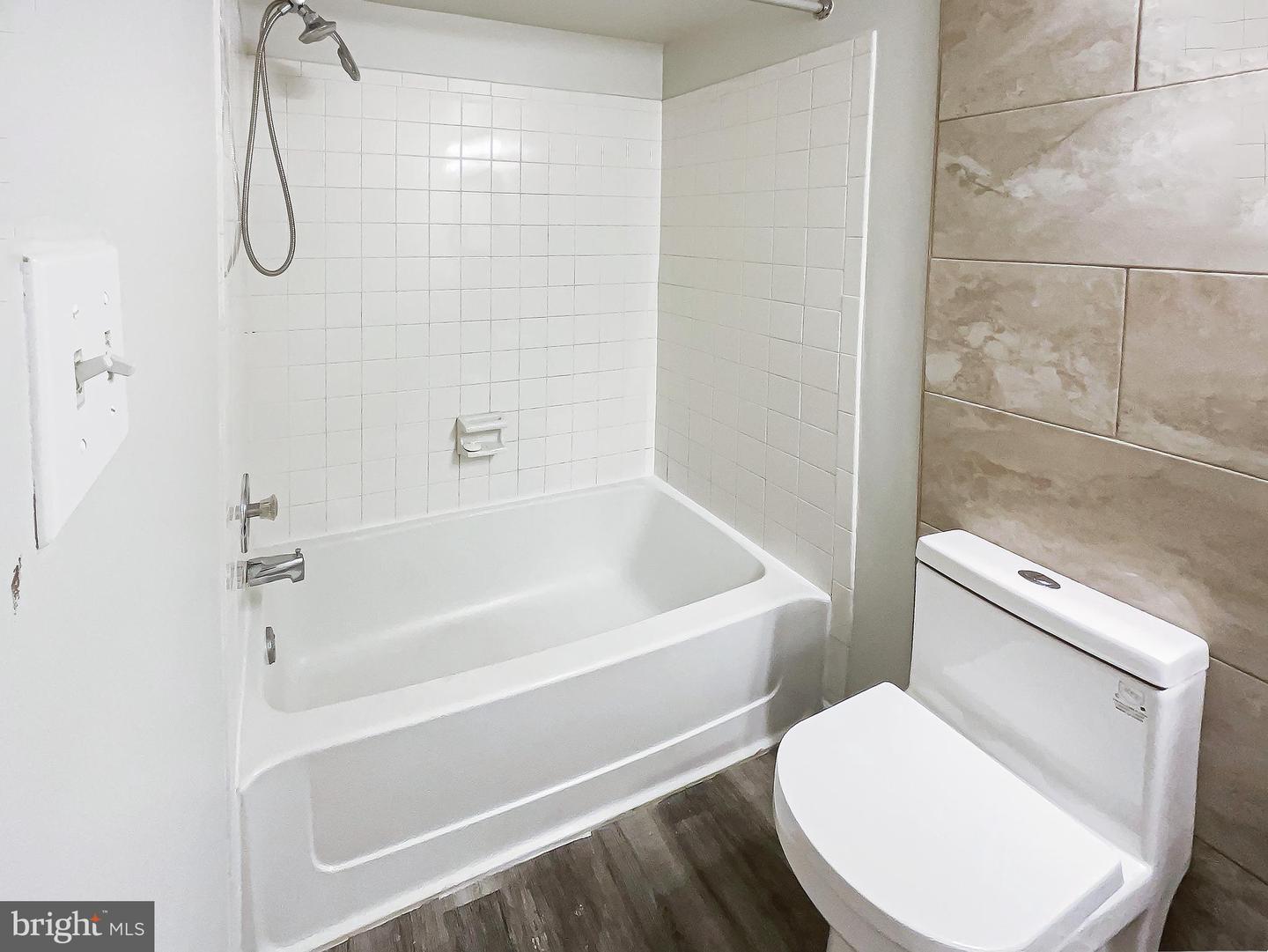 11184 SILENTWOOD LN, RESTON, Virginia 20191, 2 Bedrooms Bedrooms, ,2 BathroomsBathrooms,Residential,For sale,11184 SILENTWOOD LN,VAFX2224482 MLS # VAFX2224482