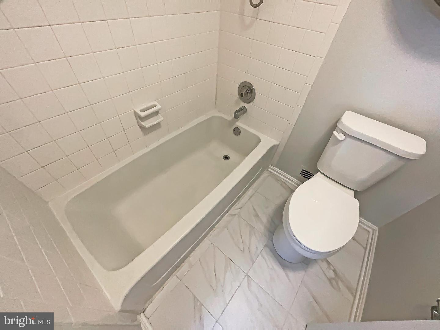 11184 SILENTWOOD LN, RESTON, Virginia 20191, 2 Bedrooms Bedrooms, ,2 BathroomsBathrooms,Residential,For sale,11184 SILENTWOOD LN,VAFX2224482 MLS # VAFX2224482