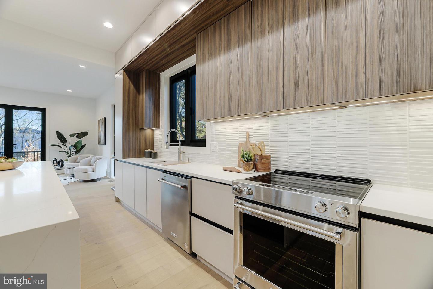 3504 LAKE ST, FALLS CHURCH, Virginia 22041, 5 Bedrooms Bedrooms, ,5 BathroomsBathrooms,Residential,For sale,3504 LAKE ST,VAFX2235558 MLS # VAFX2235558