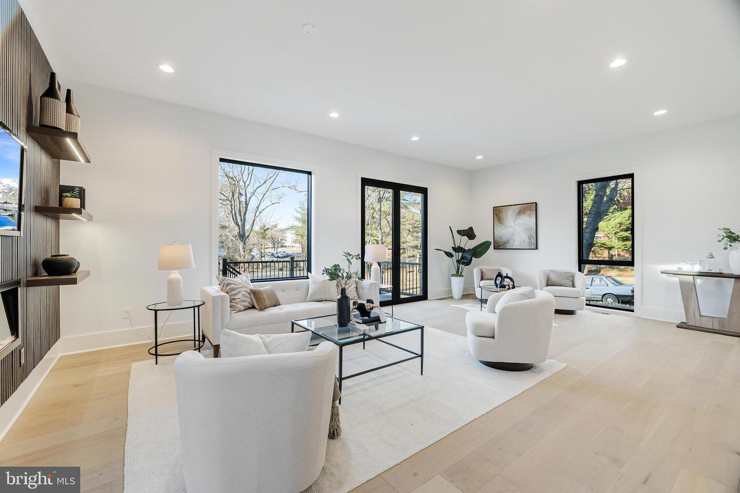 3504 LAKE ST, FALLS CHURCH, Virginia 22041, 5 Bedrooms Bedrooms, ,5 BathroomsBathrooms,Residential,For sale,3504 LAKE ST,VAFX2235558 MLS # VAFX2235558