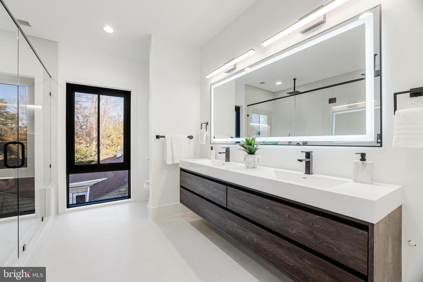 3504 LAKE ST, FALLS CHURCH, Virginia 22041, 5 Bedrooms Bedrooms, ,5 BathroomsBathrooms,Residential,For sale,3504 LAKE ST,VAFX2235558 MLS # VAFX2235558