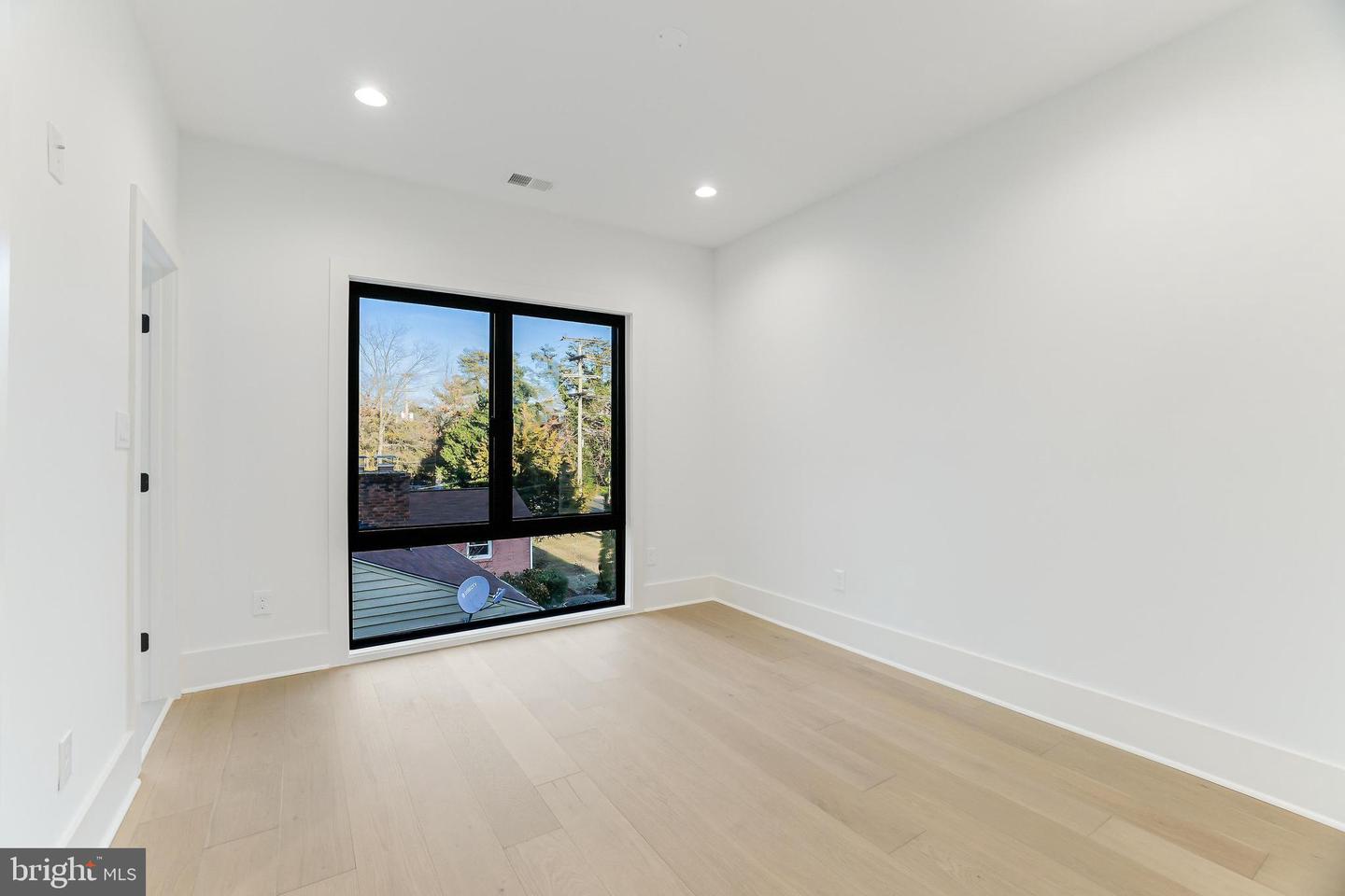 3504 LAKE ST, FALLS CHURCH, Virginia 22041, 5 Bedrooms Bedrooms, ,5 BathroomsBathrooms,Residential,For sale,3504 LAKE ST,VAFX2235558 MLS # VAFX2235558