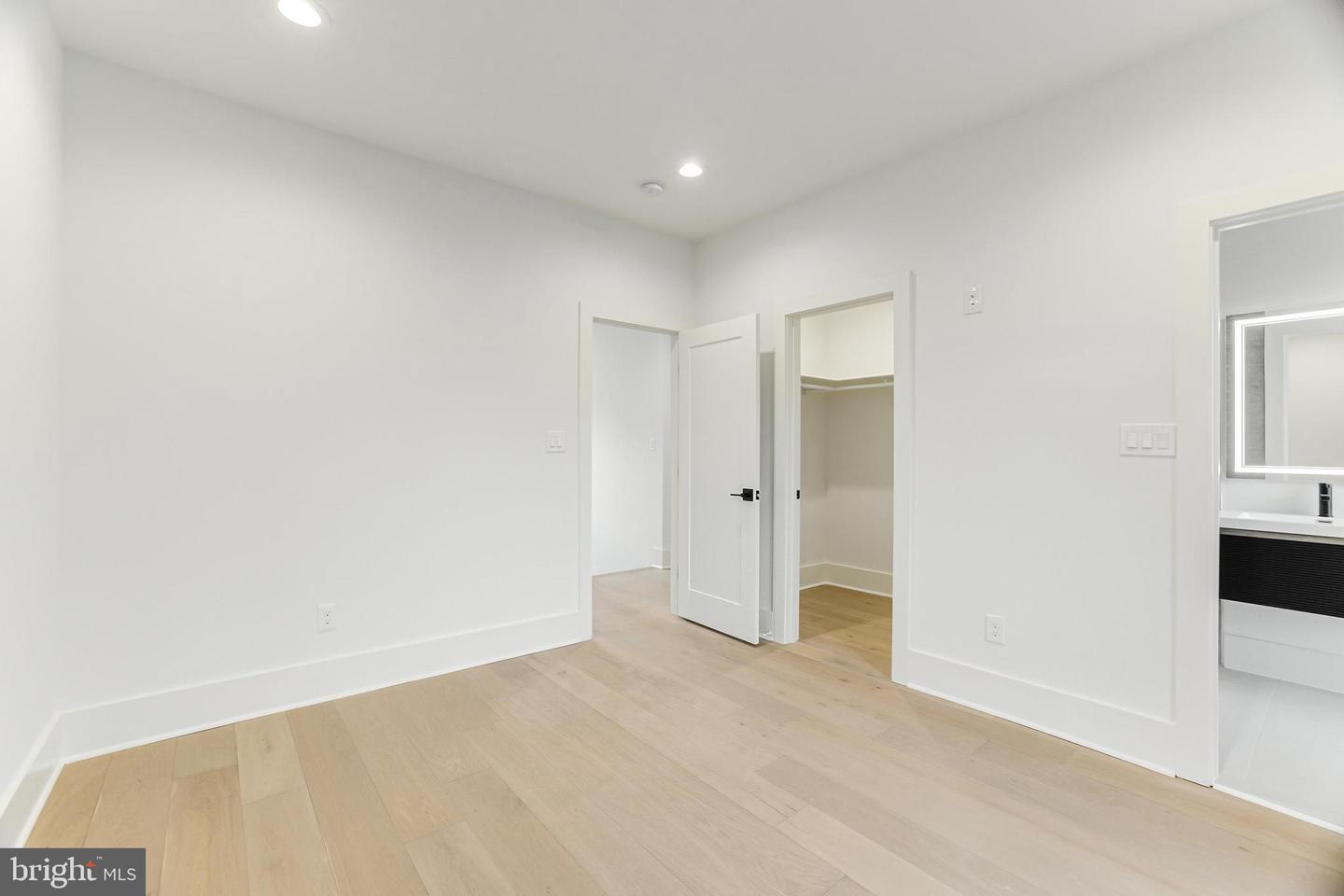 3504 LAKE ST, FALLS CHURCH, Virginia 22041, 5 Bedrooms Bedrooms, ,5 BathroomsBathrooms,Residential,For sale,3504 LAKE ST,VAFX2235558 MLS # VAFX2235558