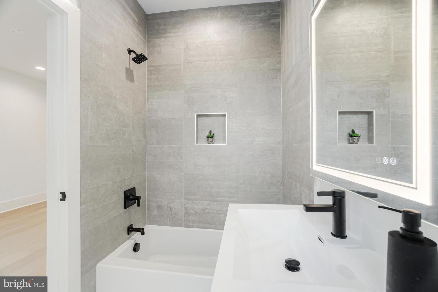 3504 LAKE ST, FALLS CHURCH, Virginia 22041, 5 Bedrooms Bedrooms, ,5 BathroomsBathrooms,Residential,For sale,3504 LAKE ST,VAFX2235558 MLS # VAFX2235558