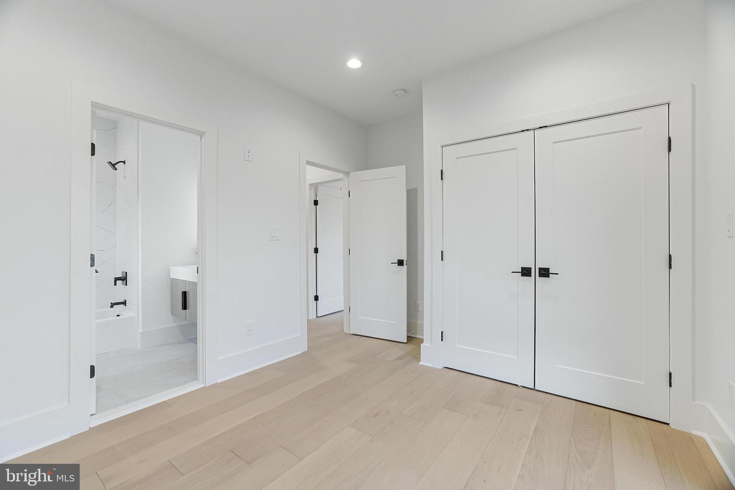 3504 LAKE ST, FALLS CHURCH, Virginia 22041, 5 Bedrooms Bedrooms, ,5 BathroomsBathrooms,Residential,For sale,3504 LAKE ST,VAFX2235558 MLS # VAFX2235558