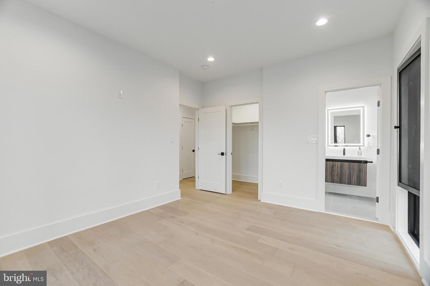 3504 LAKE ST, FALLS CHURCH, Virginia 22041, 5 Bedrooms Bedrooms, ,5 BathroomsBathrooms,Residential,For sale,3504 LAKE ST,VAFX2235558 MLS # VAFX2235558