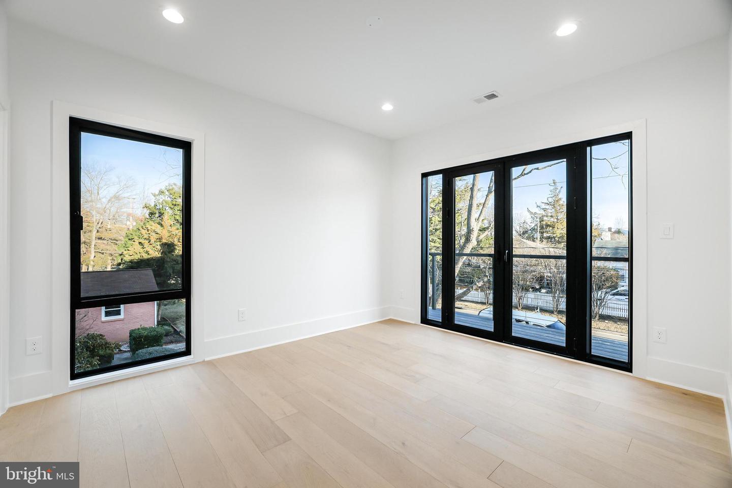 3504 LAKE ST, FALLS CHURCH, Virginia 22041, 5 Bedrooms Bedrooms, ,5 BathroomsBathrooms,Residential,For sale,3504 LAKE ST,VAFX2235558 MLS # VAFX2235558