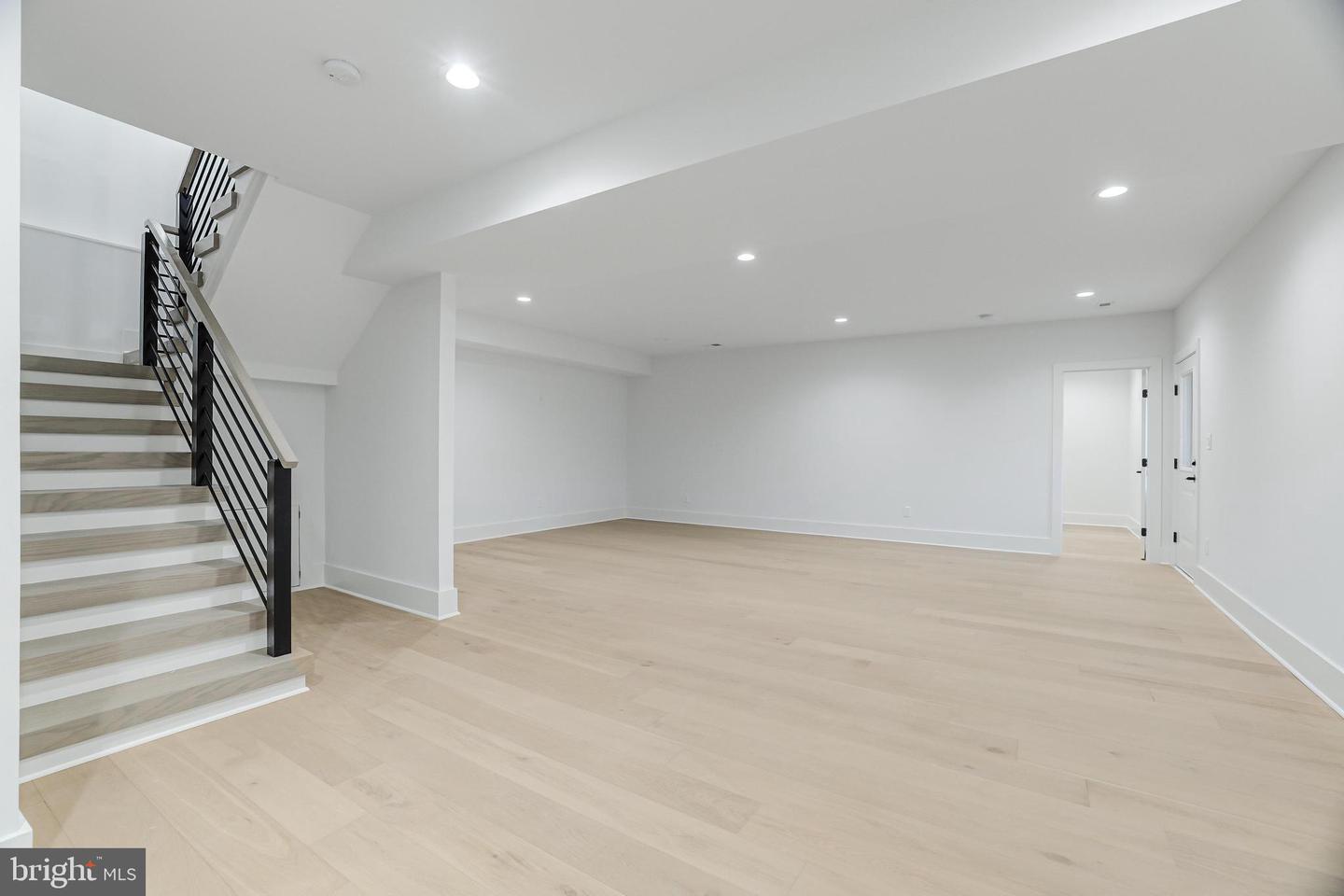 3504 LAKE ST, FALLS CHURCH, Virginia 22041, 5 Bedrooms Bedrooms, ,5 BathroomsBathrooms,Residential,For sale,3504 LAKE ST,VAFX2235558 MLS # VAFX2235558