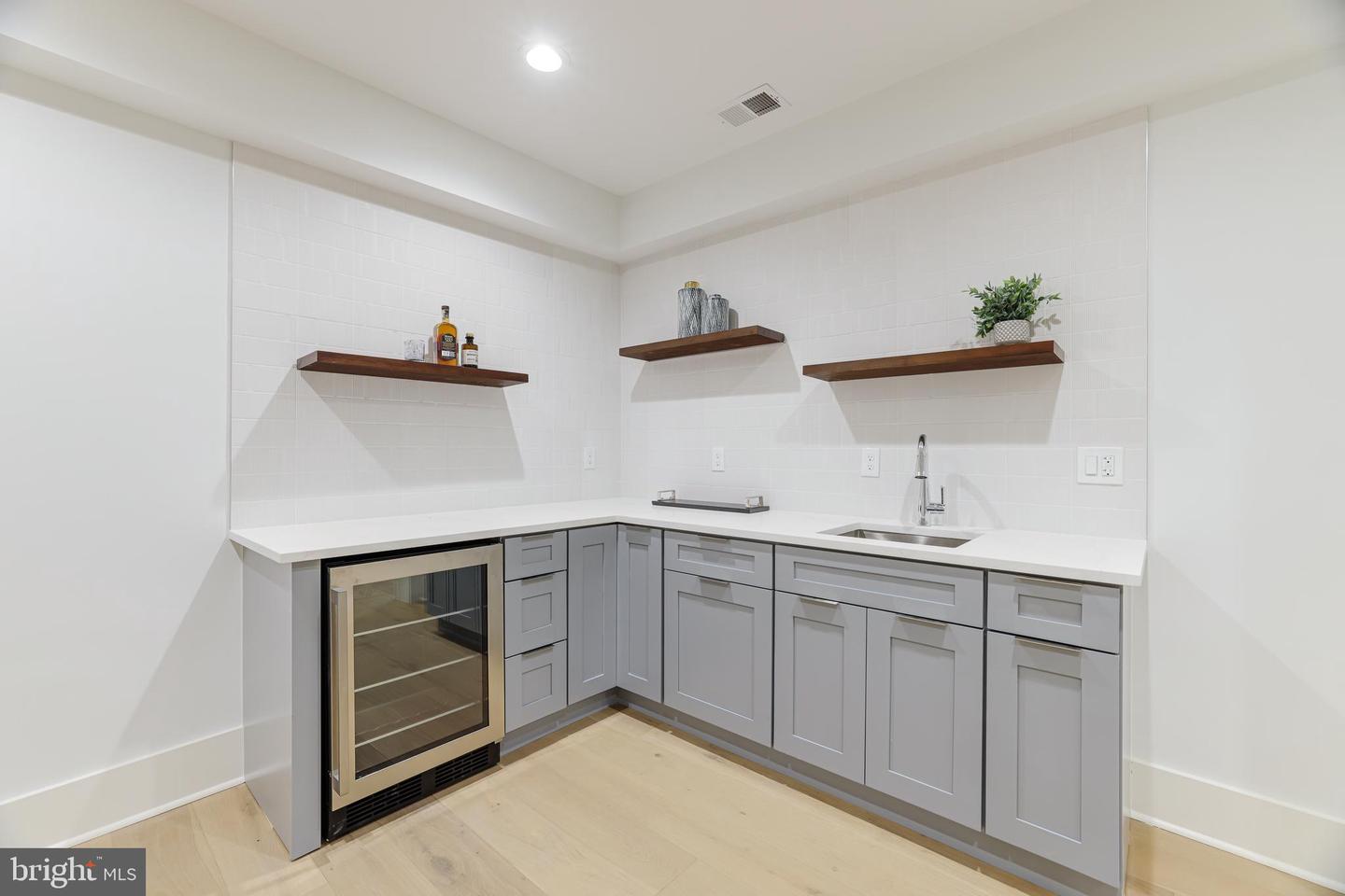 3504 LAKE ST, FALLS CHURCH, Virginia 22041, 5 Bedrooms Bedrooms, ,5 BathroomsBathrooms,Residential,For sale,3504 LAKE ST,VAFX2235558 MLS # VAFX2235558