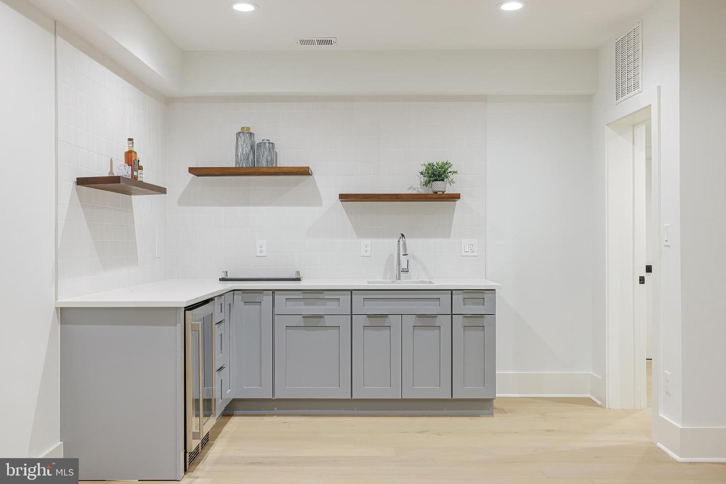 3504 LAKE ST, FALLS CHURCH, Virginia 22041, 5 Bedrooms Bedrooms, ,5 BathroomsBathrooms,Residential,For sale,3504 LAKE ST,VAFX2235558 MLS # VAFX2235558