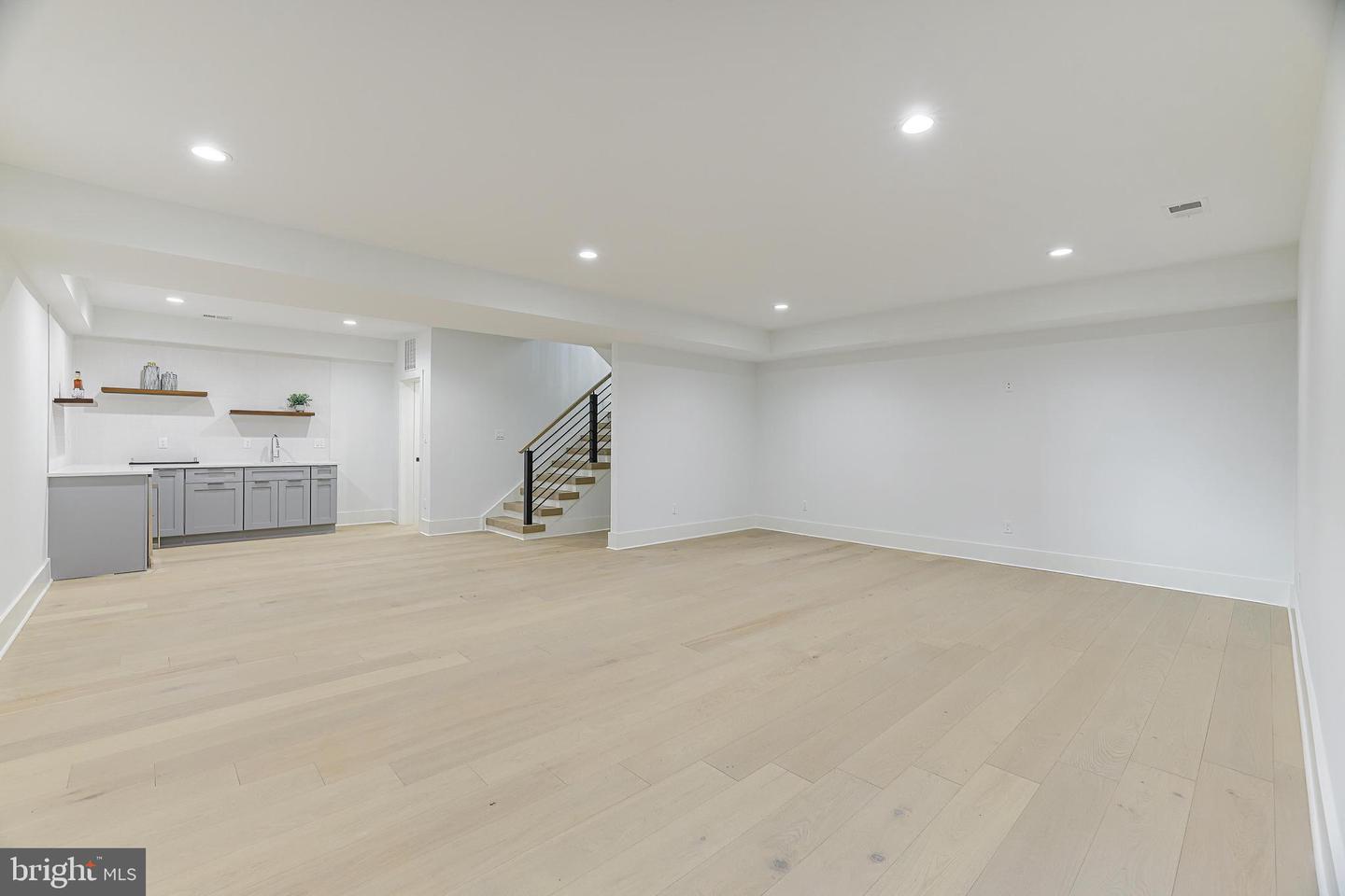 3504 LAKE ST, FALLS CHURCH, Virginia 22041, 5 Bedrooms Bedrooms, ,5 BathroomsBathrooms,Residential,For sale,3504 LAKE ST,VAFX2235558 MLS # VAFX2235558