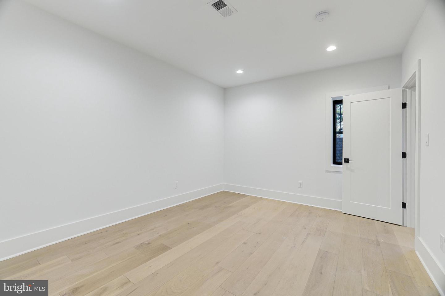 3504 LAKE ST, FALLS CHURCH, Virginia 22041, 5 Bedrooms Bedrooms, ,5 BathroomsBathrooms,Residential,For sale,3504 LAKE ST,VAFX2235558 MLS # VAFX2235558